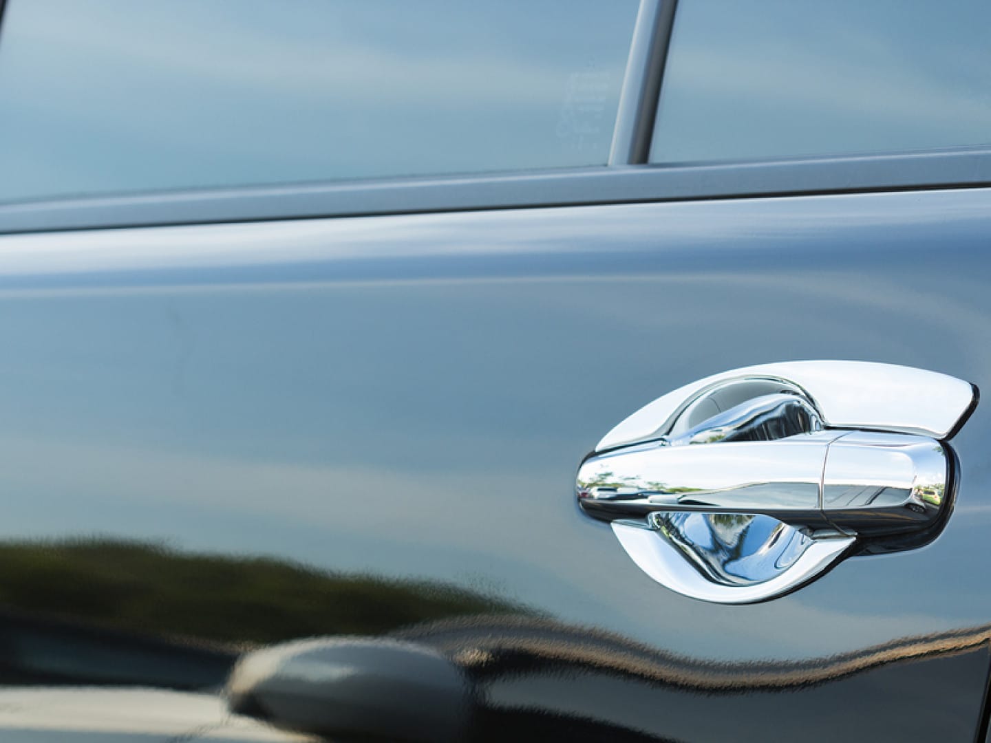 Door-Handle-Of-Black-Car-72497533 (1)